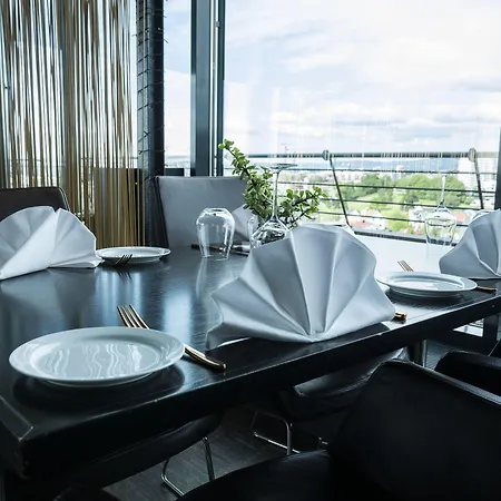Quality 33 Hotell 4*